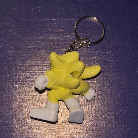 Yellow and White super shadow sonic the hedgehog Character Keychain - Picture 3 of 3